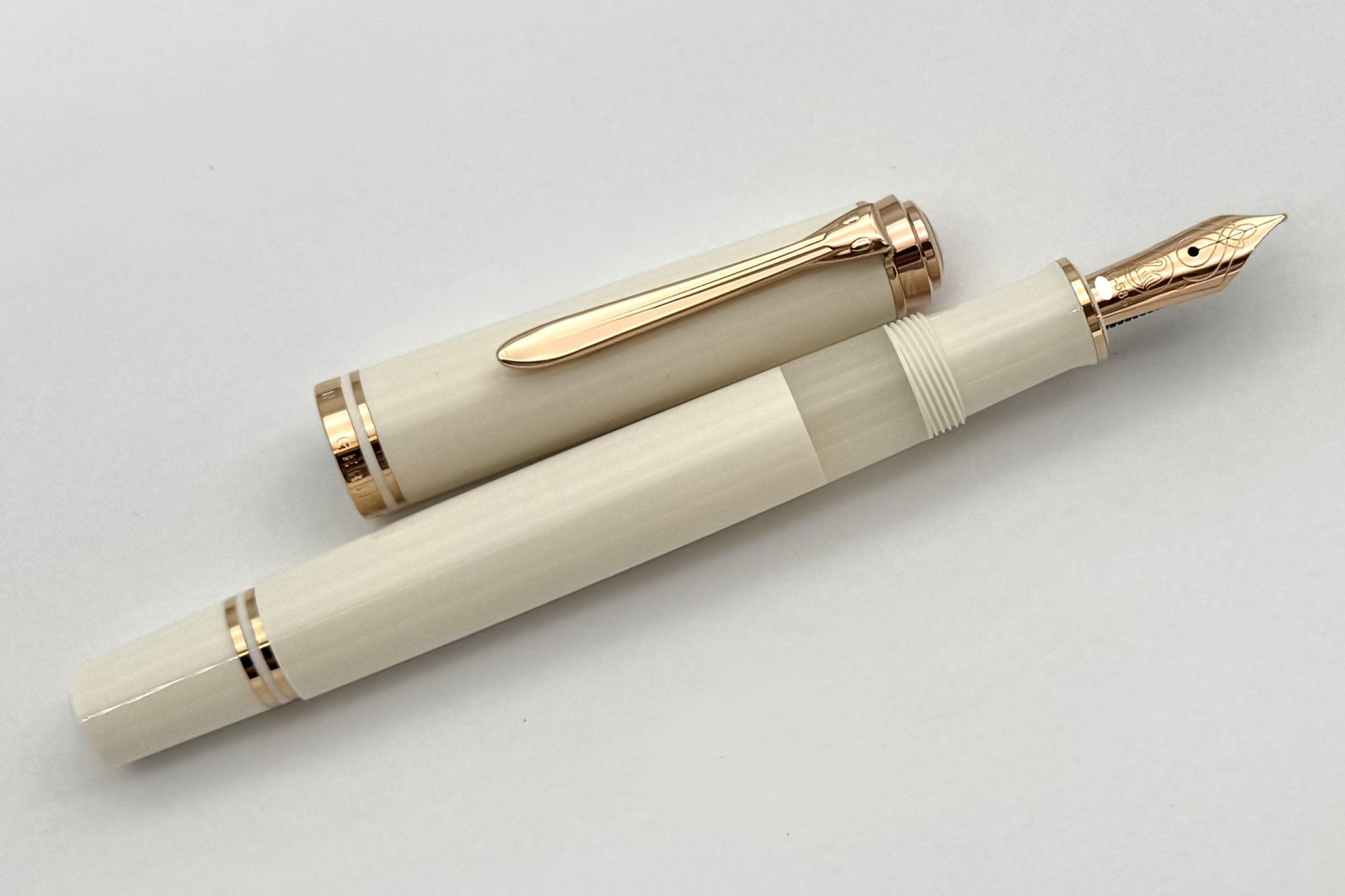 PelikanSESouveranM600WhiteRoseGoldFP_5